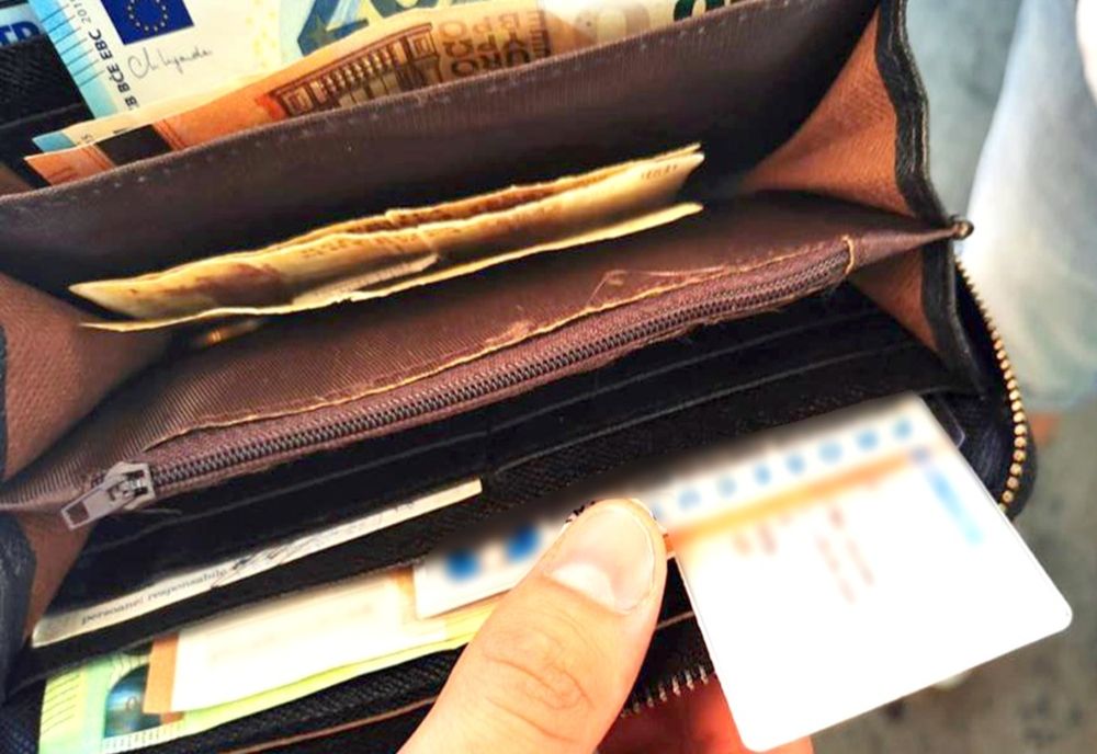 Două cărți de identitate false descoperite în Vama Albița