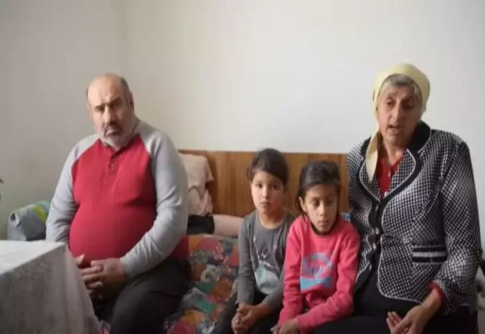 Familia din Vaslui care de 30 de ani nu are apă, curent și căldură - Poveste emoționantă