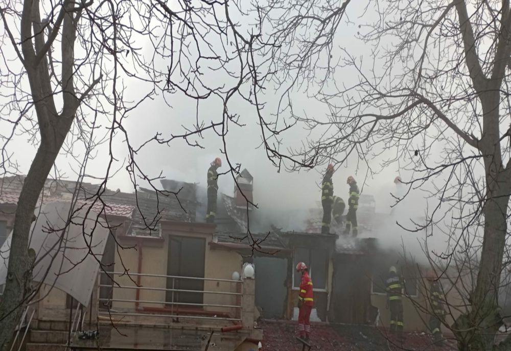 Incendiu la o casă în Vaslui! Persoanele aflate în interior s-au autoevacuat