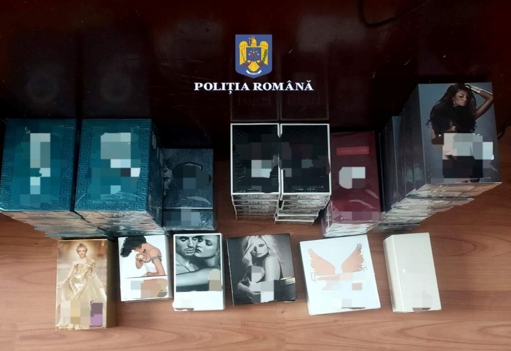 Parfumuri contrafăcute, de peste 50.000 de lei, confiscate de polițiști 