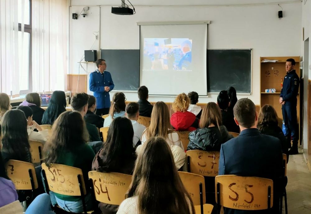 În cadrul săptămânii altfel elevii vasluieni au primit vizita jandarmilor  