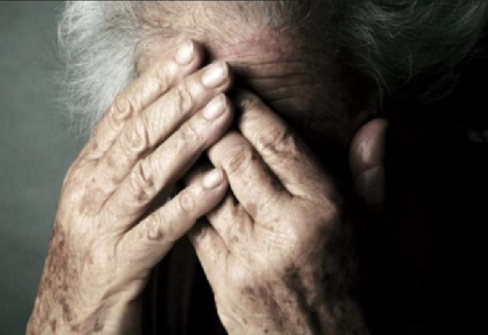 NOI DETALII ÎN CAZUL BĂTRÂNULUI DE 93 DE ANI ÎNȘELAT CU SUTE DE MII DE EURO/ PATRU INCULPAȚI, ÎN AREST LA DOMICILIU, O FEMEIE SUB CONTROL JUDICIAR