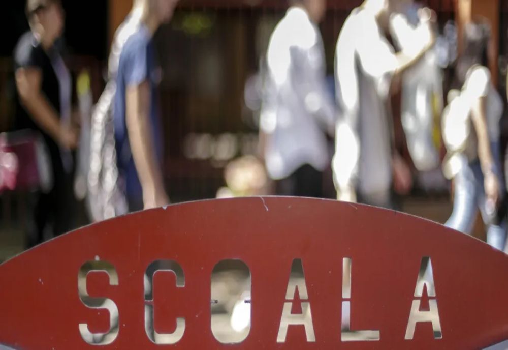 Elevul care și-a înjunghiat profesoara a fost REȚINUT! Minorul este acuzat de tentativă de OMOR