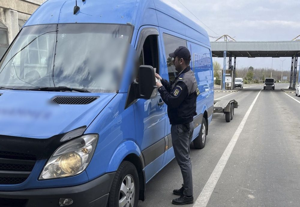 Pieton surprins la volan, sancționat penal de polițiștii de frontieră hușeni