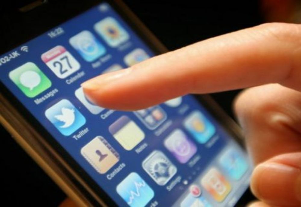 Risc uriaș de FRAUDĂ prin telefon! Escrocii se dau drept agenți ai băncilor și îți fură datele