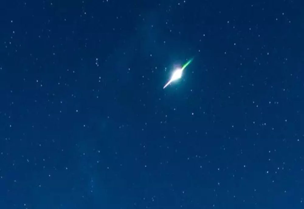 Val de fenomene astronomice în prima săptămână din mai. Între ele, o ECLIPSĂ și cometa HALLEY