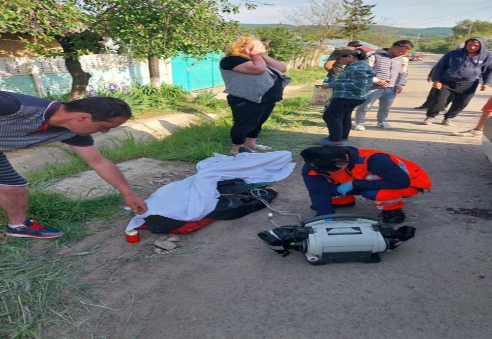 A murit strivit de tractorul pe care îl conducea fratele lui