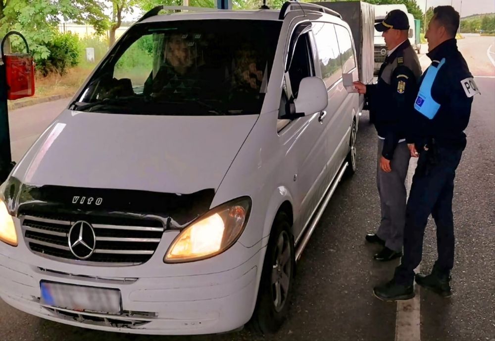 Aflat fără drept la volan, sancționat penal de polițiștii de frontieră hușeni