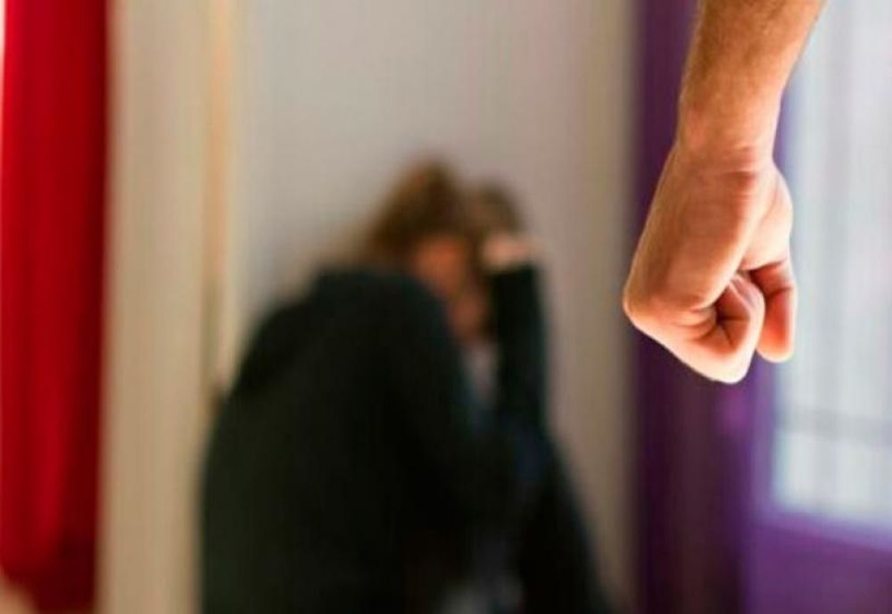 O tânără din Delești a trecut prin clipe de groază: sechestrată și bătută de fostul iubit