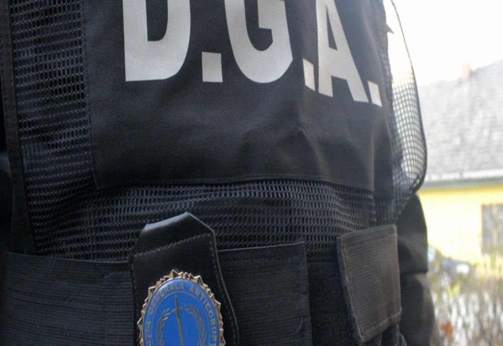 Percheziții DGA la Huși: Polițiști care cereau mită de la șoferii care comiteau abateri în trafic