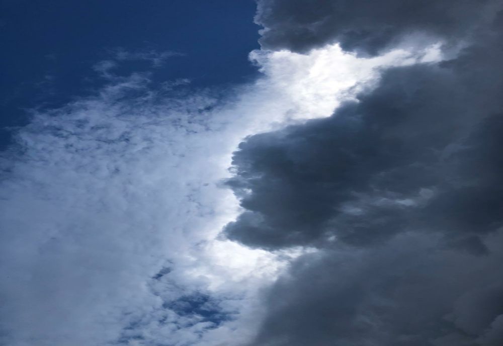 NOI AVERTIZĂRI METEO EMISE DE ANM: PLOI TORENȚIALE, VÂNT PUTERNIC ȘI INSTABILITATE ATMOSFERICĂ ÎN MARE PARTE DIN ȚARĂ