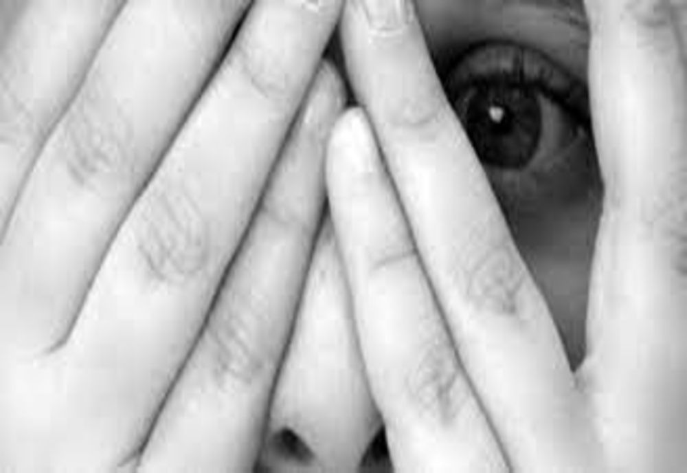 O tânără din Vaslui s-a sinucis de rușine după ce satul a aflat că are o relație cu șeful ei. A lăsat în urmă doi copii mici