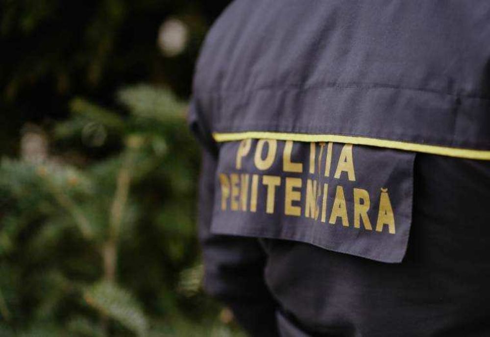 Doi polițiști de la Jilava, arestați pentru trafic de droguri în penitenciar. Percheziții cu descoperiri șocante