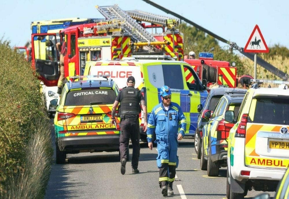 TRAGEDIE ÎN MAREA BRITANIE: TREI MORȚI DUPĂ PRĂBUȘIREA UNUI ELICOPTER