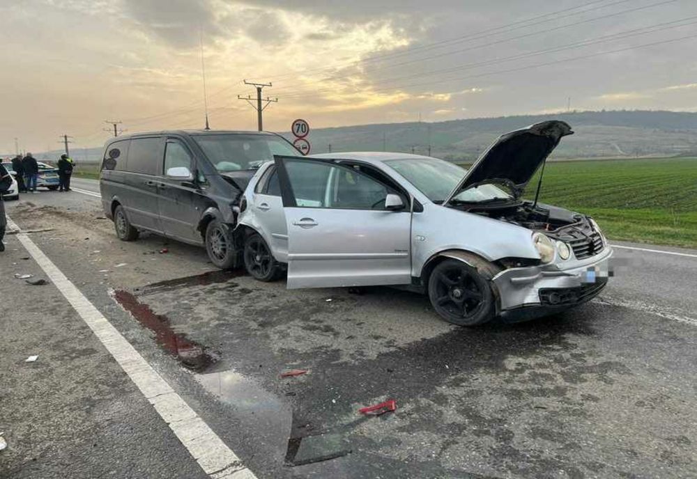 Accident grav cu patru mașini în Vaslui. Șase oameni au ajuns de urgență la spital