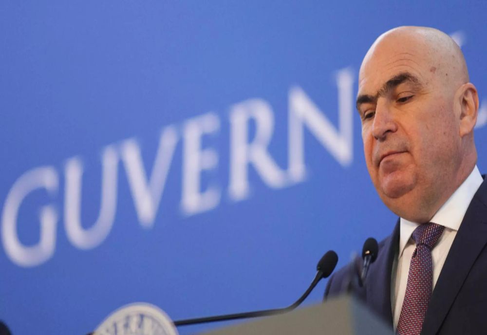 Bolojan pune tunurile pe Capitală: spune că Primăria e „într-o situație gravă”, dar blochează ajutorul până la „reforme”