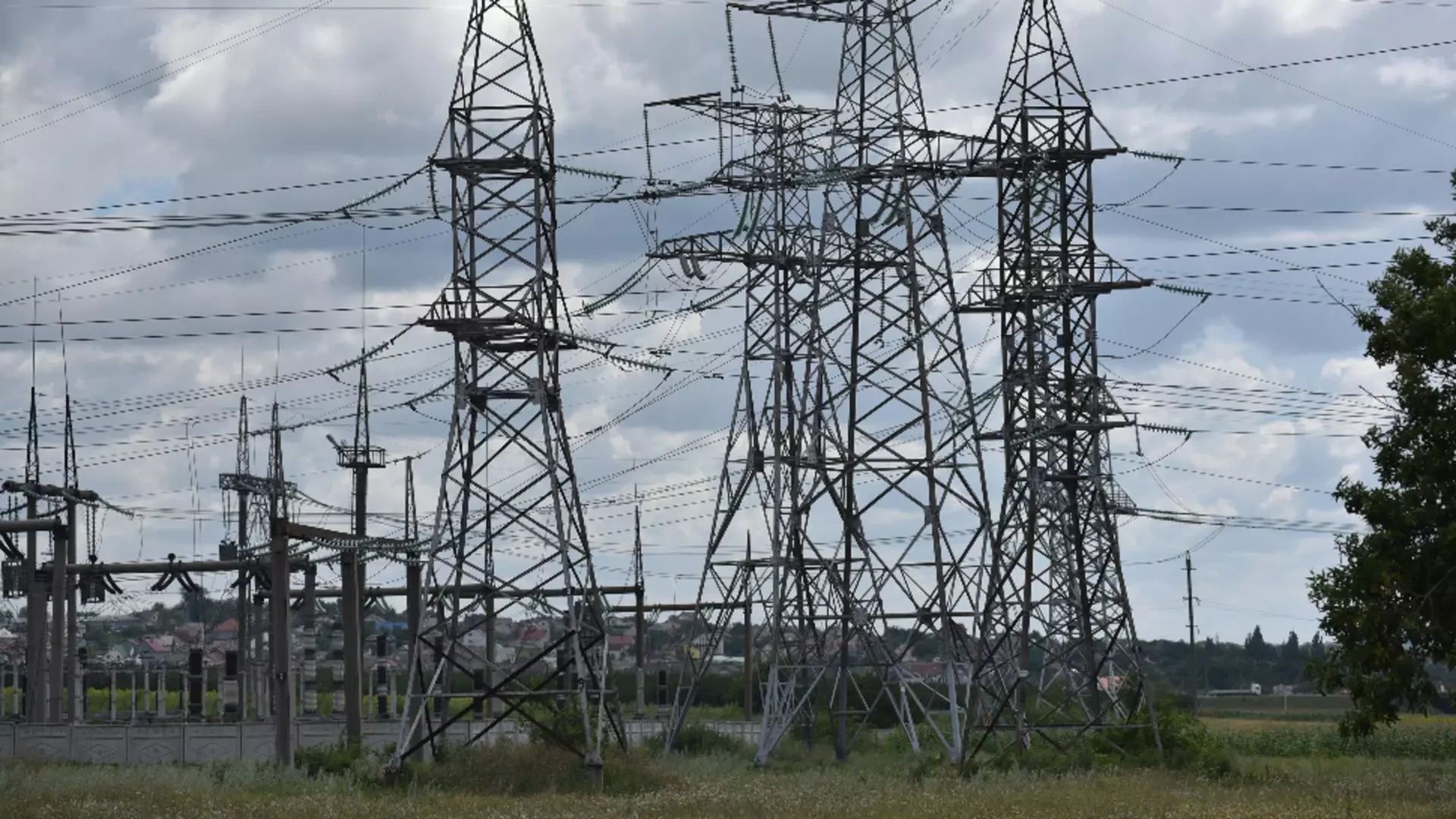 Alertă energetică în Republica Moldova. Principala linie prin care se importă curent electric din România este întreruptă