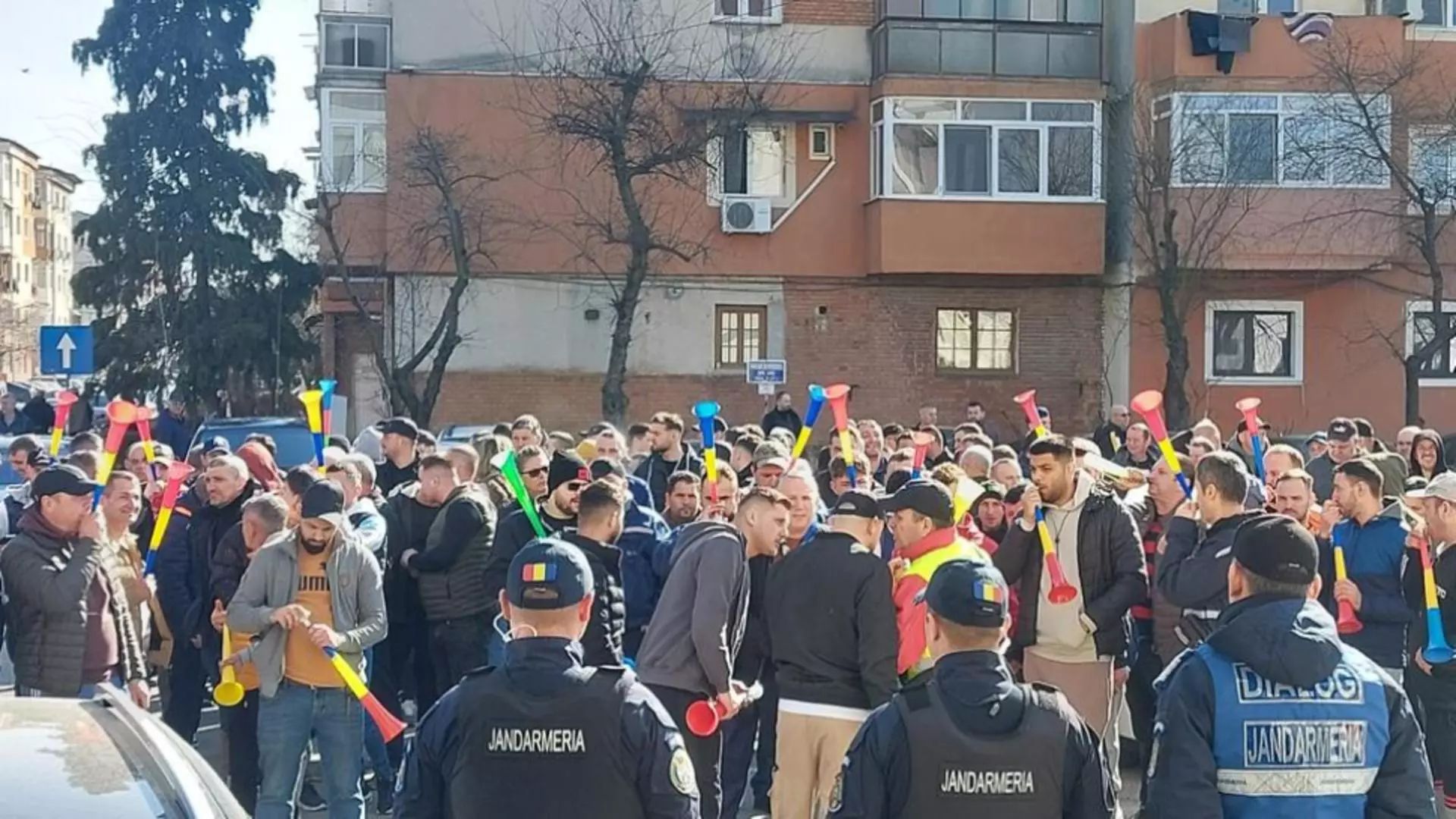 Protest masiv al minerilor în fața Guvernului: aproximativ 1800 de angajați de la C.E. Oltenia riscă să rămână fără un loc de muncă înainte de Paște