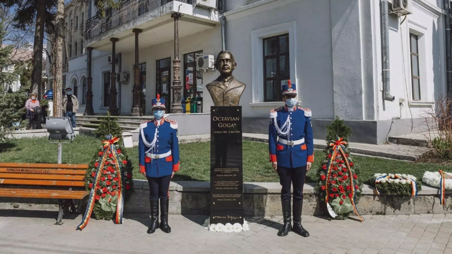 Bustul lui Octavian Goga a dispărut din Iași. Foto: Ziarul de Iași