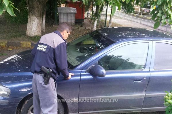 Autoturism căutat de autoritățile din Italia, descoperit în Albița