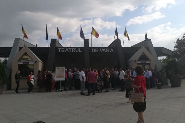 Vaslui: Coadă la cultură