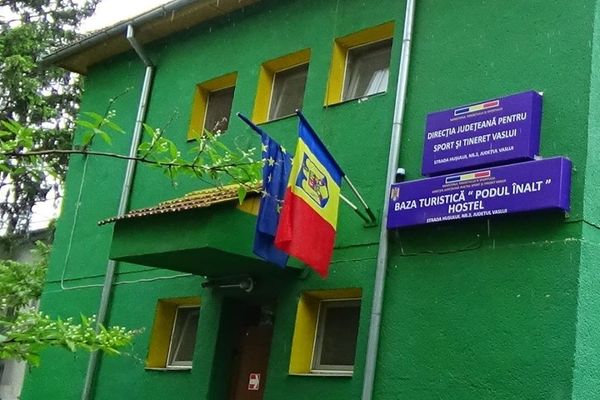 Sute de elevi din județ, beneficiari ai unor tabere sociale