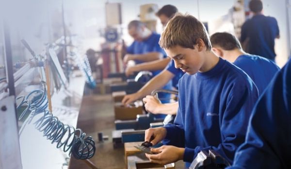 Locuri libere la clasele profesionale