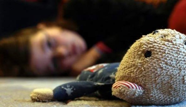 Caz tulburător în Miclești: Nouă copii neglijați, scoși din familie