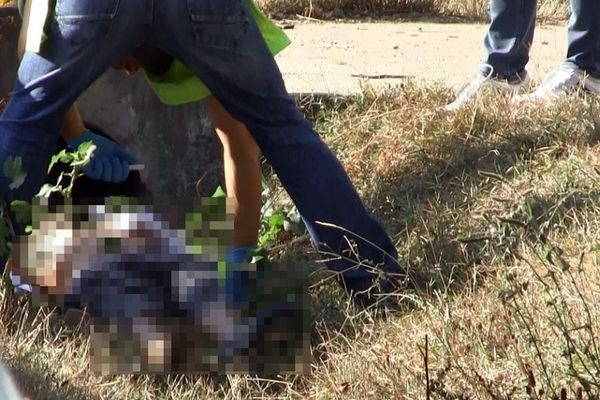 Cadavrul unei femei din Peicani, a zăcut în drum mai bine de 8 ore