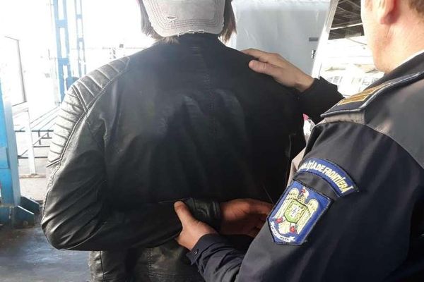 Urmărit internațional, condamnat la 20 de ani de închisoare, depistat la controlul de frontieră