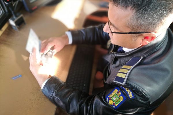 Cetăţean moldovean depistat la frontieră conducând un ansamblu rutier, deşi nu avea acest drept