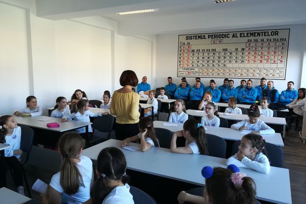 Handbaliștii, mutați de pe teren la tablă!