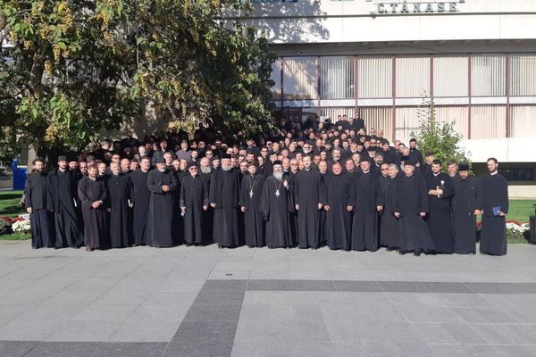 Preoții din Vaslui s-au întâlnit cu părintele profesor Patriciu Vlaicu