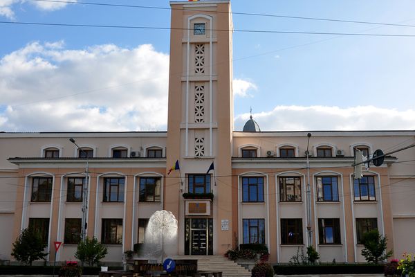 Avertisment! Majoritatea bârlădenilor care locuiesc la bloc trebuie să intre în legalitate cu acoperișurile!