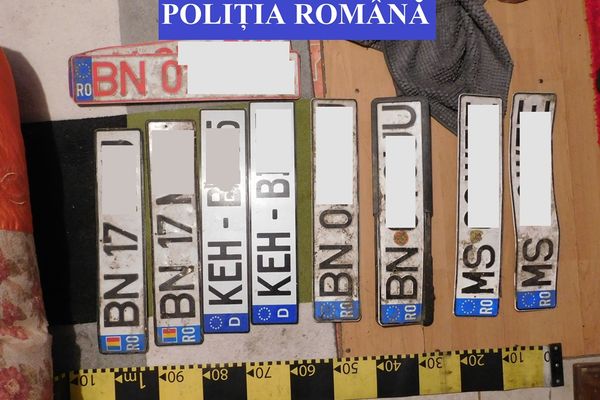 Descoperiți la controlul de frontieră cu cărţi de identitate false în portmoneu