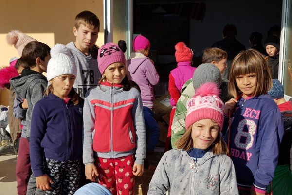 Copiii din Valea Grecului sprijiniți de PS Ignatie