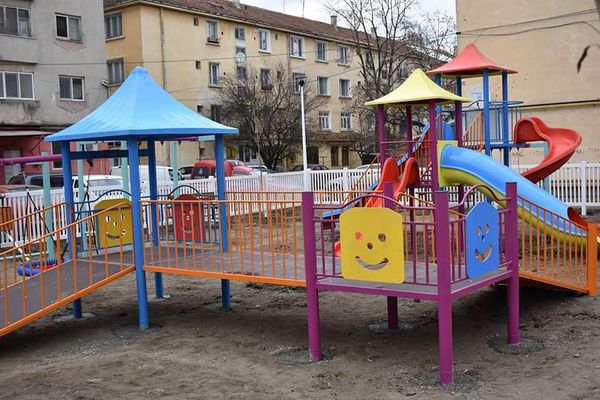 Parcuri de joacă noi, în Bârlad!