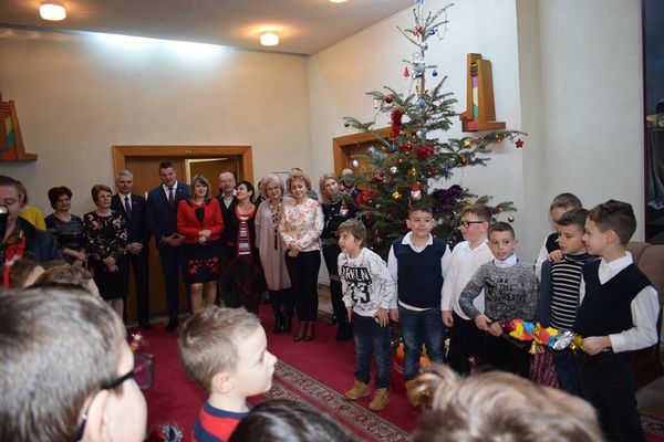 Prefectul a primit colindători