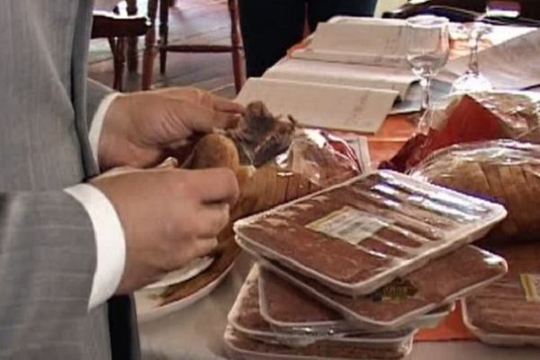 Prestatorii de servicii de alimentație publică, prinși în ofsaid de comisarii de la Protecția Consumatorului