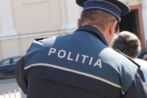 Infracțiuni rutiere pe bandă rulantă: doi bărbați fără drept de conducere, depistați de polițiști