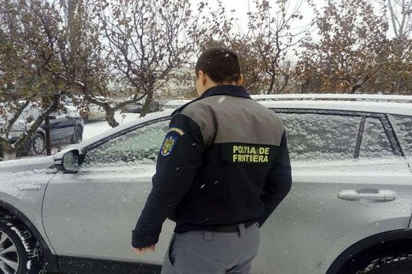 Autoturism furat din Italia, descoperit în vama Albița