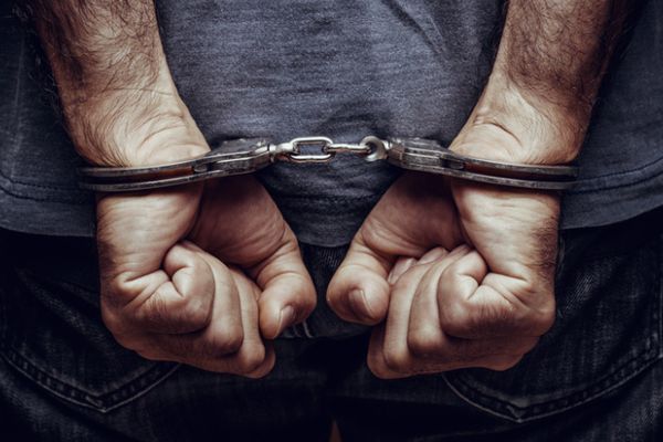 Șocant! Un tâlhar a mușcat o minoră de mână ca să-i fure telefonul!