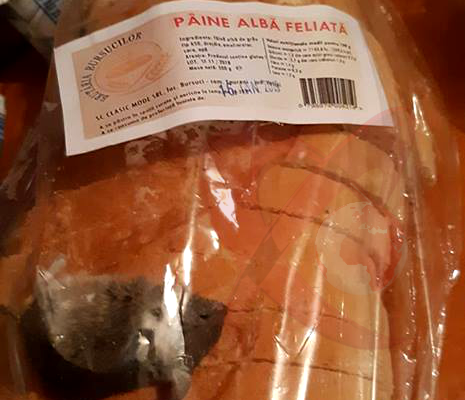 ȘOCANT. Un șoarece mort, descoperit într-o pungă cu pâine!