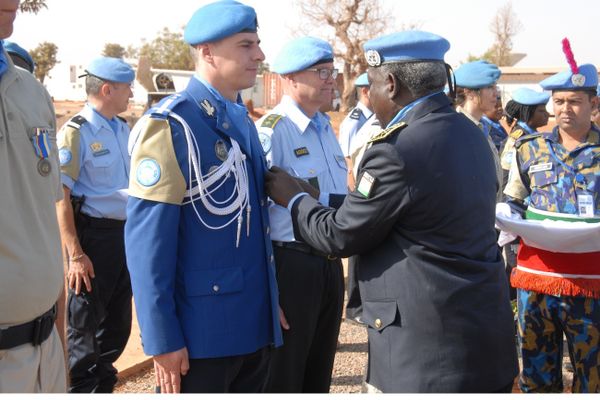 Maiorul Marian Panfil, decorat cu Emblema de Onoare