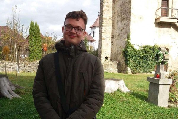 Episcopul Ignatie vine în sprijinul elevului bolnav de cancer