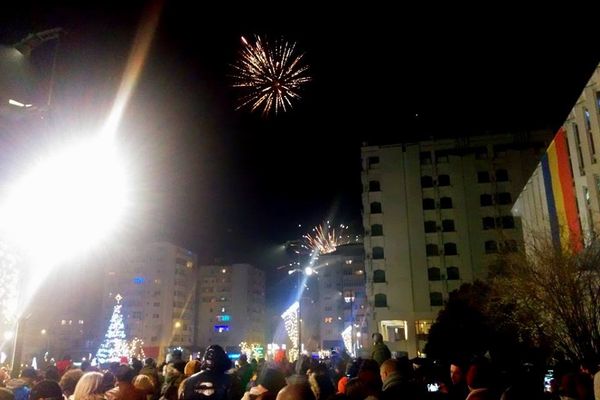 VIDEO: Vasluienii au petrecut Revelionul în stradă