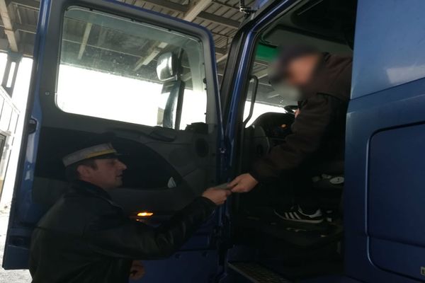 Autocamion radiat din circulație de autoritățile germane, descoperit în P.T.F. Albiţa