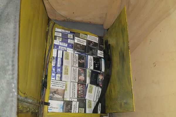 Moldoveni prinși de polițiștii de frontieră cu țigări, ce urmau să fie introduse ilegal în România