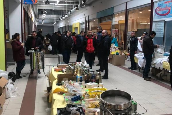 Sute de vizitatori la Târgul Apicol de la Vaslui