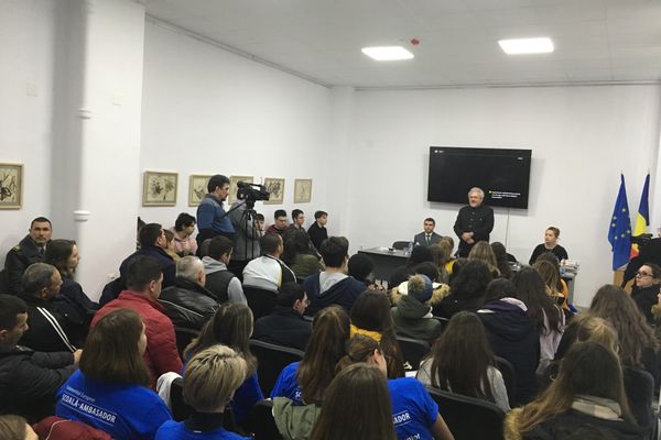 Profesorul ieșean Cătălin Turliuc a vorbit vasluienilor despre rolul Uniunii Europene